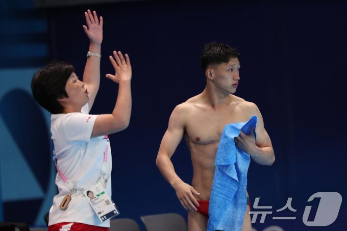 [사진] 훈련나선 北 다이빙 임영명