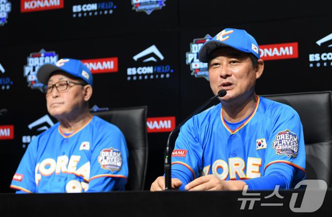 이종범이 22일 일본 홋카이도 에스콘필드에서 열린 한일 드림 플레이어즈 게임 기자회견에서 발언하고 있다. 한일 드림 플레이어즈는 한국과 일본을 대표하는 레전드 야구 스타들이 벌이는 친선 게임이다. 2024.7.22/뉴스1 ⓒ News1 사진공동취재단