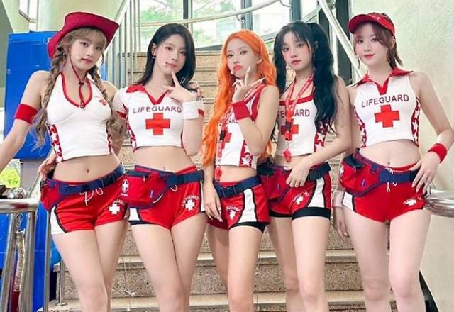 그룹 (여자)아이들의 무대 의상이 적십자 표장 무단 사용 논란에 휩싸였다. /사진=큐브엔터테인먼트 공식 인스타그램