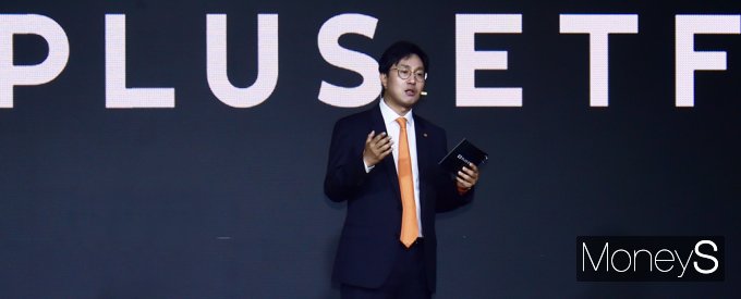 최영진 한화자산운용 전략사업부문장은 "권 대표 취임 후 전략을 개편하는 차원"이라고 브랜드 명 변경 이유를 설명했다. 사진은 최영진 한화자산운용 전략사업부문장. /사진=임한별 기자