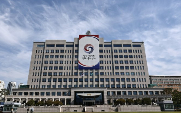 검찰이 지하철에서 여성의 신체를 만진 혐의를 받는 대통령실 경호처 소속 직원에 대한 수사를 진행한다. 사진은 서울 용산 대통령실. /사진=뉴스1