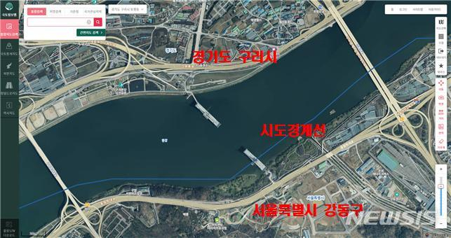 구리시와 강동구가 갈등을 빚으면서 연말 준공 예정인 세종~포천고속고도로의 한강횡단 교량 명칭이 아직 결정되지 못하고 있다.  세종~포천고속고도로의 한강횡단 교량 건설 현장 모습(2023년 1월)  사진제공=구리시