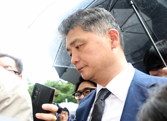 SM엔터테인먼트 시세조종 의혹을 받는 김범수 카카오 경영쇄신위원장이 지난 22일 오후 서울 양천구 서울남부지방법원에서 구속 전 피의자심문(영장실질심사)을 받기 위해 출석하고 있다. /사진=뉴스1