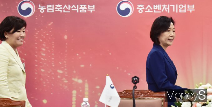 [머니S포토] 농식품부·중기부 장관, 'K-Food+ 상생협약식 참석