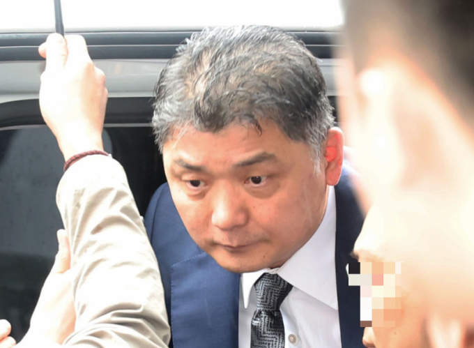 SM엔터테인먼트 시세조종 의혹을 받는 김범수 카카오 창업주가 지난 22일 오후 서울 양천구 서울남부지방법원에서 열리는 구속 전 피의자 심문(영장실질심사)에 출석하고 있다. /사진=뉴스1