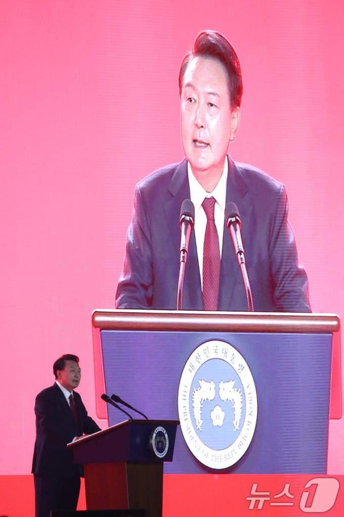[사진] 전당대회 축사하는 윤석열 대통령