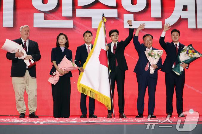 [사진] '국민의힘 새로운 지도부 인사드립니다'