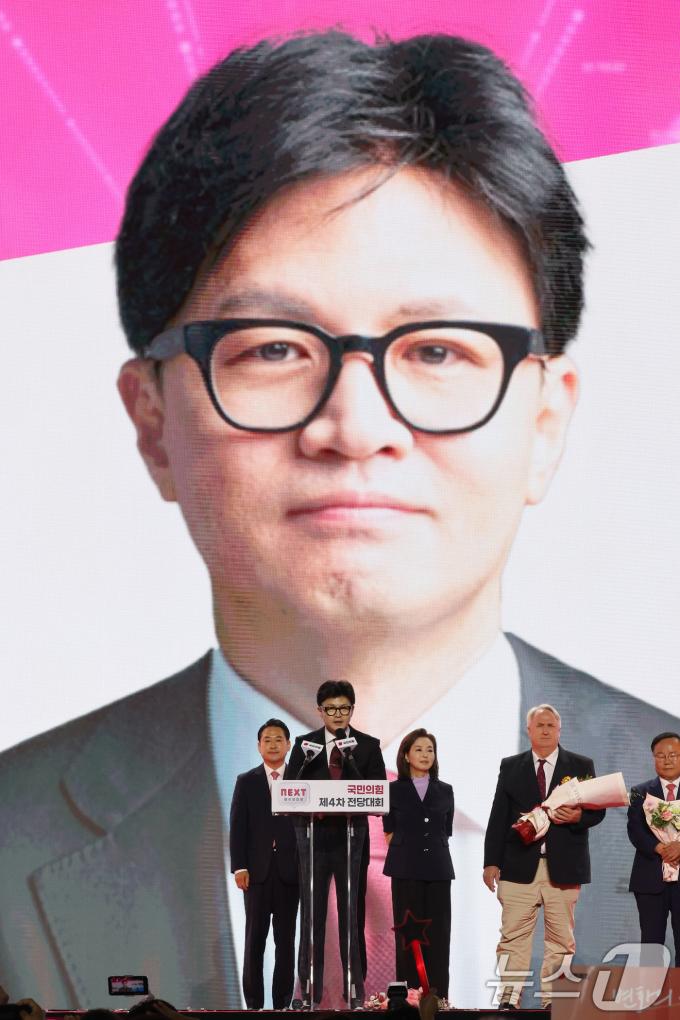 [사진] '국민의힘 새 선장에 한동훈'