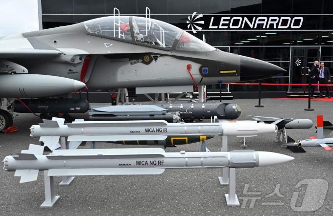 [사진] [포토]FA50 라이벌 F-346 FA  英 판버러에어쇼 전시
