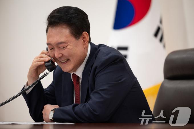 [사진] 윤석열 대통령, 페트르 피알라 체코 총리와 전화 통화