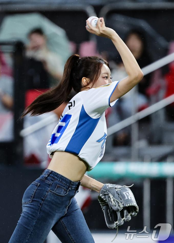 [사진] 명품 시구 선보이는 정규리