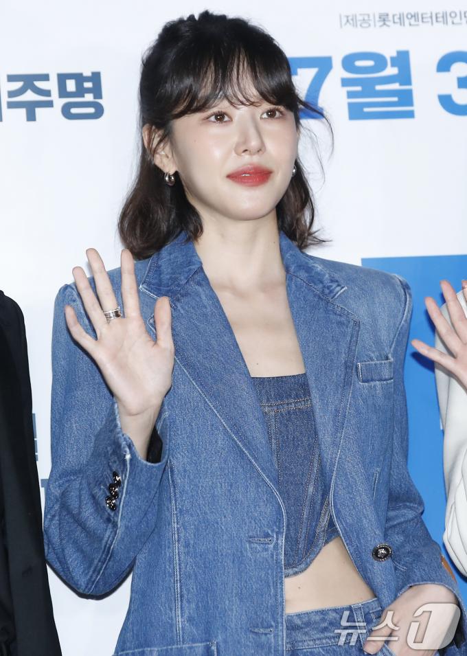 [사진] 이주명, 청청패션으로 시원하게
