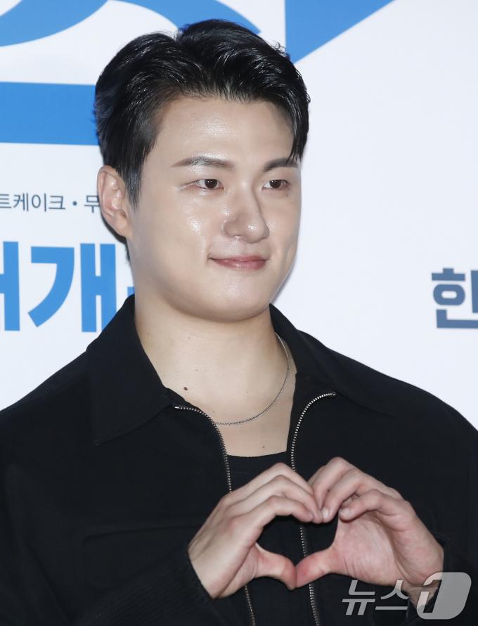 [사진] 신승호, 근사한 하트