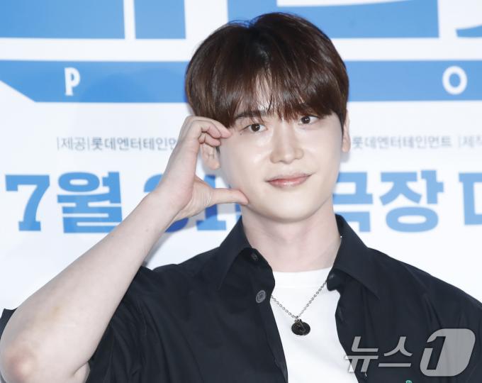 [사진] 이종석, 아이유가 반한 하트