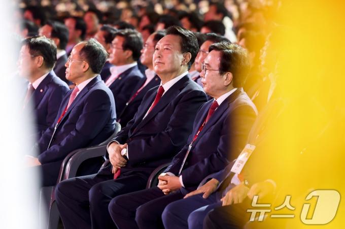 [사진] 윤 대통령, 국민의힘 제4차 전당대회 참석