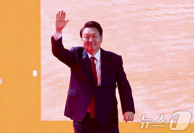 [사진] 국민의힘 전당대회 참석한 윤 대통령