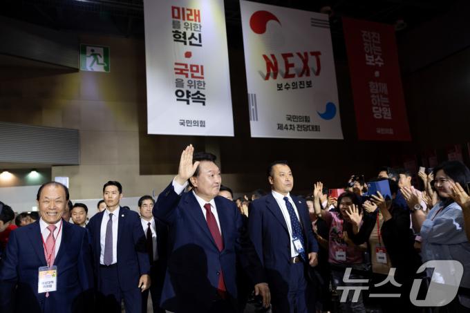 [사진] 윤 대통령, 2년 연속 국민의힘 전당대회 참석