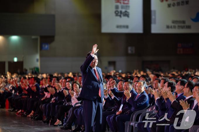 [사진] 윤석열 대통령, 국민의힘 전당대회 참석