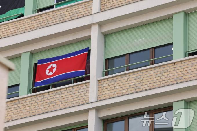 [사진] 인공기 걸린 파리올림픽 북한 숙소