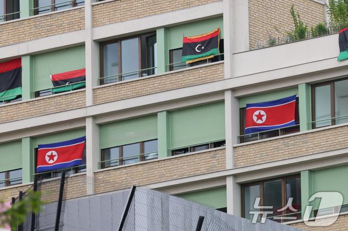 [사진] 파리올림픽 선수촌 북한 숙소에 걸린 인공기