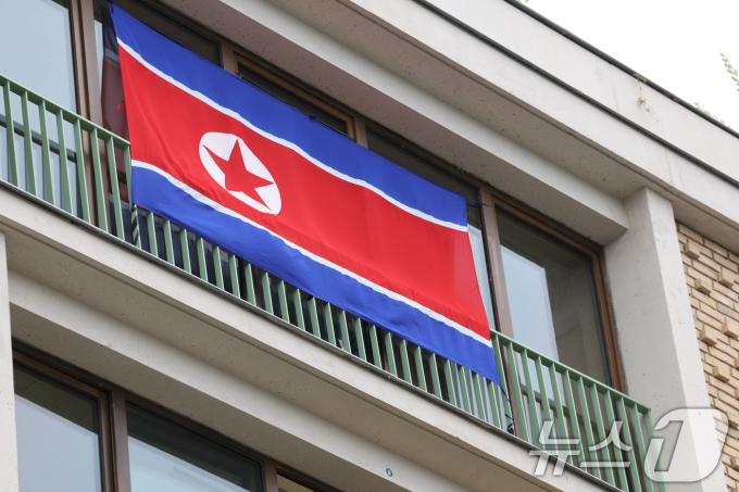 [사진] 파리올림픽 북한 숙소에 걸린 인공기