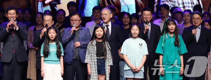 [사진] 대한민국 연극제 폐막식 참석한 유인촌 장관