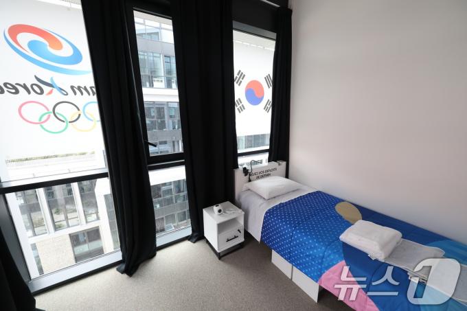 23일 오후(한국시간) 프랑스 파리 생드니 올림픽 선수촌 미디어데이에서 공개된 대한민국 숙소에 골판지 침대가 설치되어 있다. 2024.7.23/뉴스1 ⓒ News1 박정호 기자