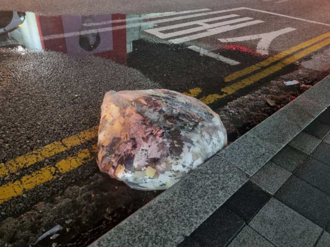 북한이 우리나라를 향해 쓰레기풍선을 또다시 살포했다. 사진은 지난 2일  북한이 보낸 것으로 추정되는 오물풍선. /사진=뉴스1