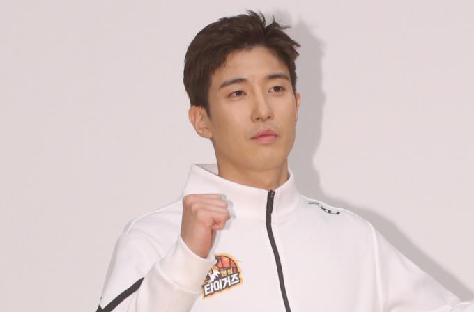 배우 강경준이 불륜 의혹과 관련해 입장을 밝혔다. 사진은 지난 2020년 서울 양천구 목동 SBS본사에서 열린 새 예능프로그램 '진짜 농구, 핸섬타이거즈' 제작발표회에 참석한 배우 강경준. /사진=머니투데이