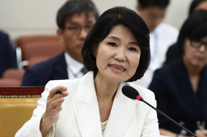 이진숙 방송통신위원장 후보자가 윤석열 대통령이 미국 방문 당시 불거진 MBC '바이든-날리면' 보도와 관련된 질의에 "확실하지 않으면 하지 않아야 한다"고 밝혔다. 사진은 이 후보자가 24일 서울 여의도 국회 과학기술정보방송통신위원회에서 열린 인사청문회에서 의원질의에 답하는 모습. /사진=뉴스1
