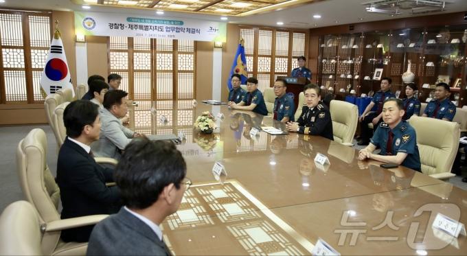 [사진] 제주도 내 경찰 교육기관 추진 위해 만난 경철창장과 제주지사
