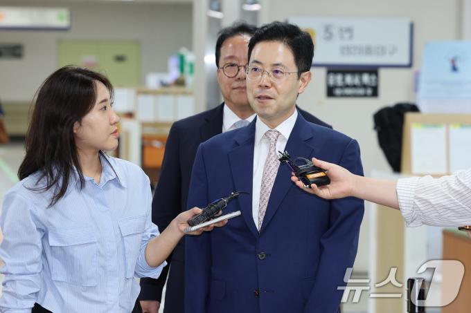 '고발 사주' 의혹으로 기소된 손준성 대구고등검찰청 차장검사(검사장)가 24일 오후 서울 서초구 서울고등법원에서 열린 2심 공판에 출석하고 있다. 2024.7.24/뉴스1 ⓒ News1 신웅수 기자