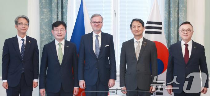 [사진] 원전 특사단, 체코 총리 면담…산업부 간 핫라인 개설
