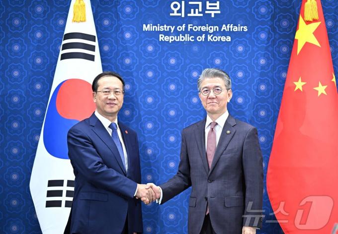 김홍균 외교부 제1차관이 24일 서울 외교부 청사에서 마자오쉬 중국 외교부 상무부부장과 '제10차 한?중 외교차관 전략대화'를 개최했다. 2024.07.24. (외교부 제공)