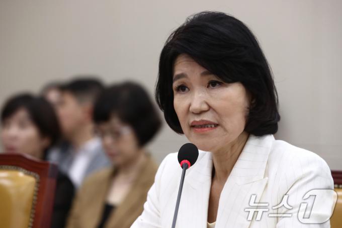 이진숙 방송통신위원회 위원장 후보자가 24일 오전 서울 여의도 국회 과학기술정보방송통신위원회에서 열린 인사청문회에서 의원질의에 답하고 있다. 2024.7.24/뉴스1 ⓒ News1 이광호 기자