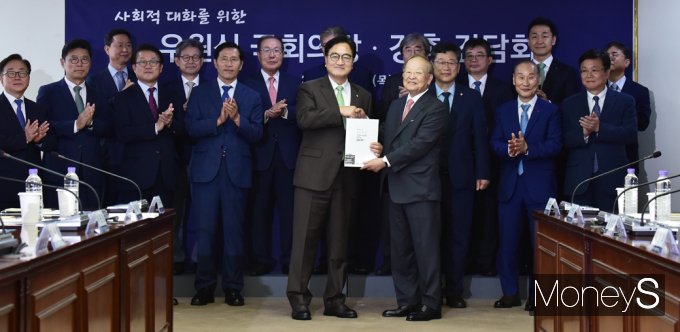 [머니S포토] 禹 의장 만난 孫 회장 