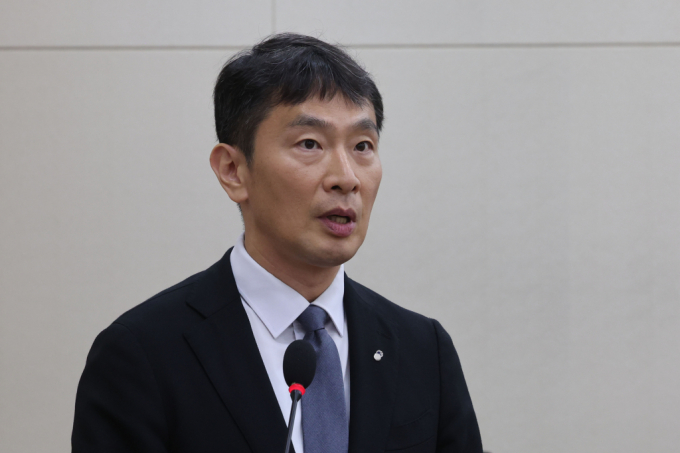 이복현 금융감독원장이 25일 오전 서울 여의도 국회에서 열린 정무위원회 전체회의에서 업무보고를 하고 있다./사진=뉴스1 /사진=권창회
