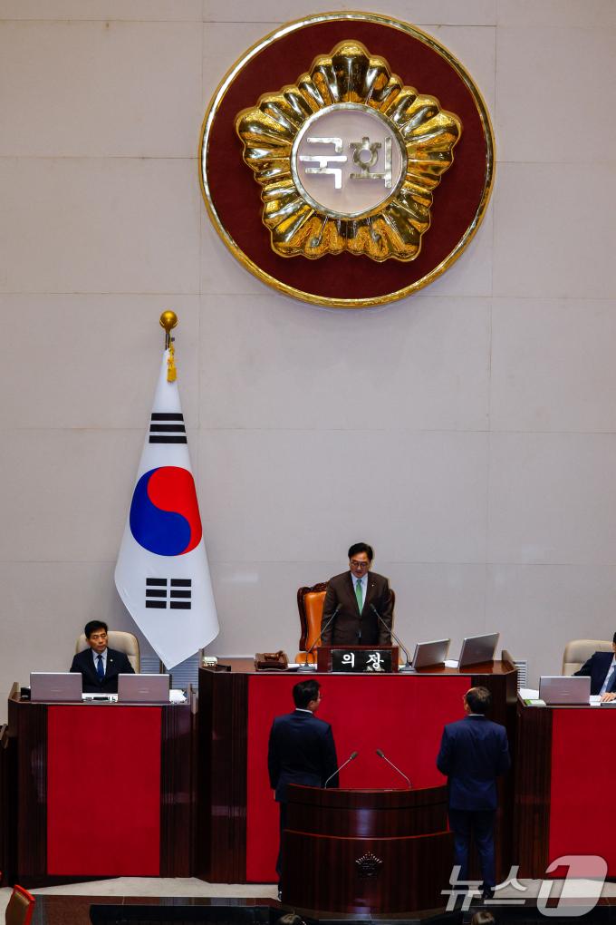 [사진] 의장석 찾아간 여야