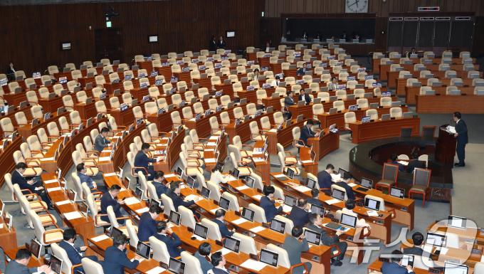 [사진] 필리버스터 시작한 여당