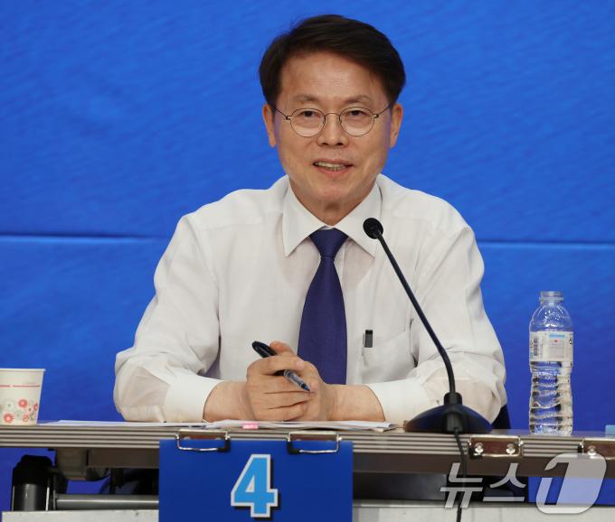 [사진] 발언하는 민형배 민주당 최고위원 후보