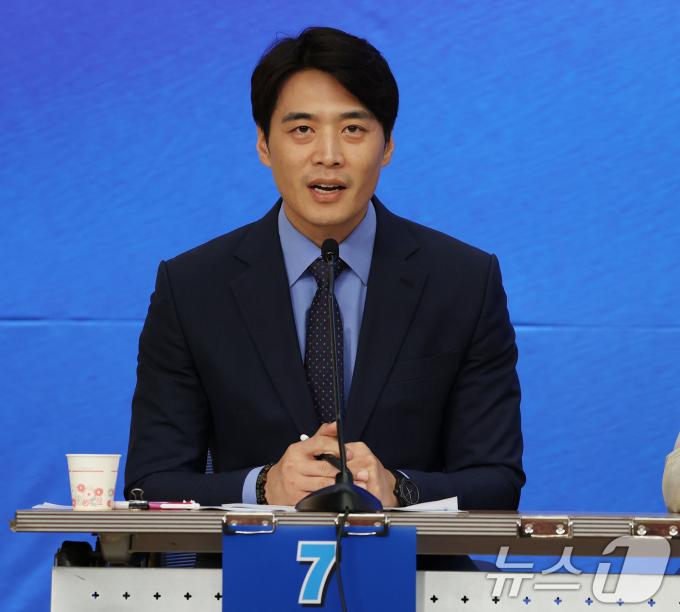 [사진] 발언하는 한준호 민주당 최고위원 후보