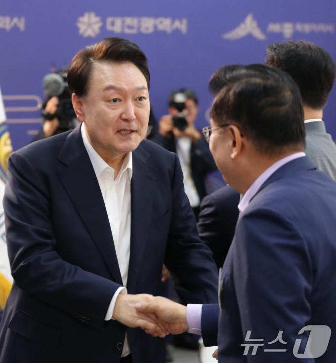 [사진] 중앙지방협력회의 참석하는 윤석열 대통령