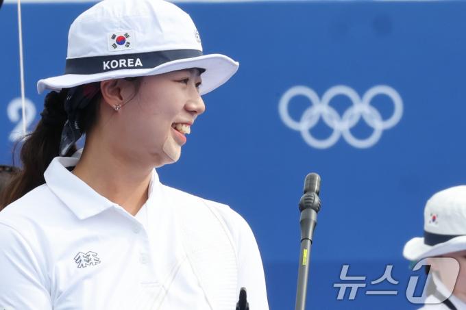 2024 파리올림픽 대한민국 양궁대표팀 임시현이 25일(한국시간) 프랑스 파리 레쟁발리드에서 열린 여자 개인 랭킹 라운드 참가하고 있다. 2024.7.25/뉴스1 ⓒ News1 이동해 기자