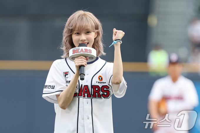 [사진] 에스파 윈터 '시구 도전'
