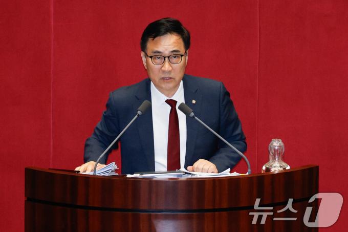 최형두 국민의힘 의원이 25일 오후 서울 여의도 국회에서 열린 제416회국회(임시회) 제1차 본회의에서 방송통신위원회의 설치 및 운영에 관한 법률 일부개정법률안에 반대하는 무제한 토론을 하고 있다. 2024.7.25/뉴스1 ⓒ News1 안은나 기자