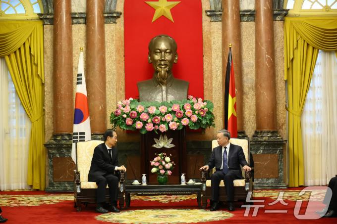 [사진] 한덕수 총리 '베트남 국가주석과 면담'