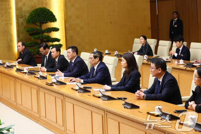 [사진] 베트남 총리와 면담 갖는 한덕수 국무총리