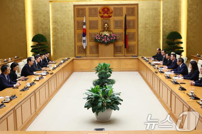 [사진] 팜 민 찐 베트남 총리와 면담 갖는 한덕수 총리