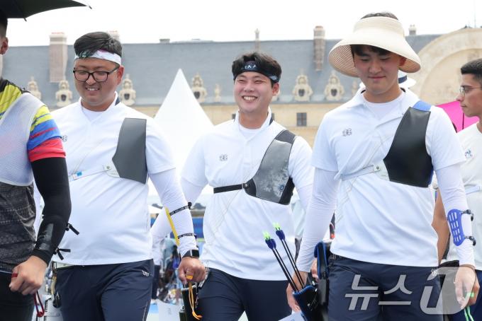 [사진] 밝은 미소 보이는 양궁 대표팀