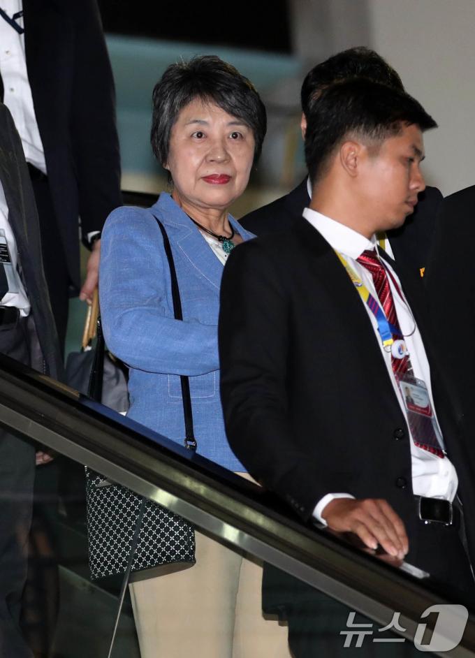 [사진] 가미카와 요코 日 외무상, ARF 외교전 위해
